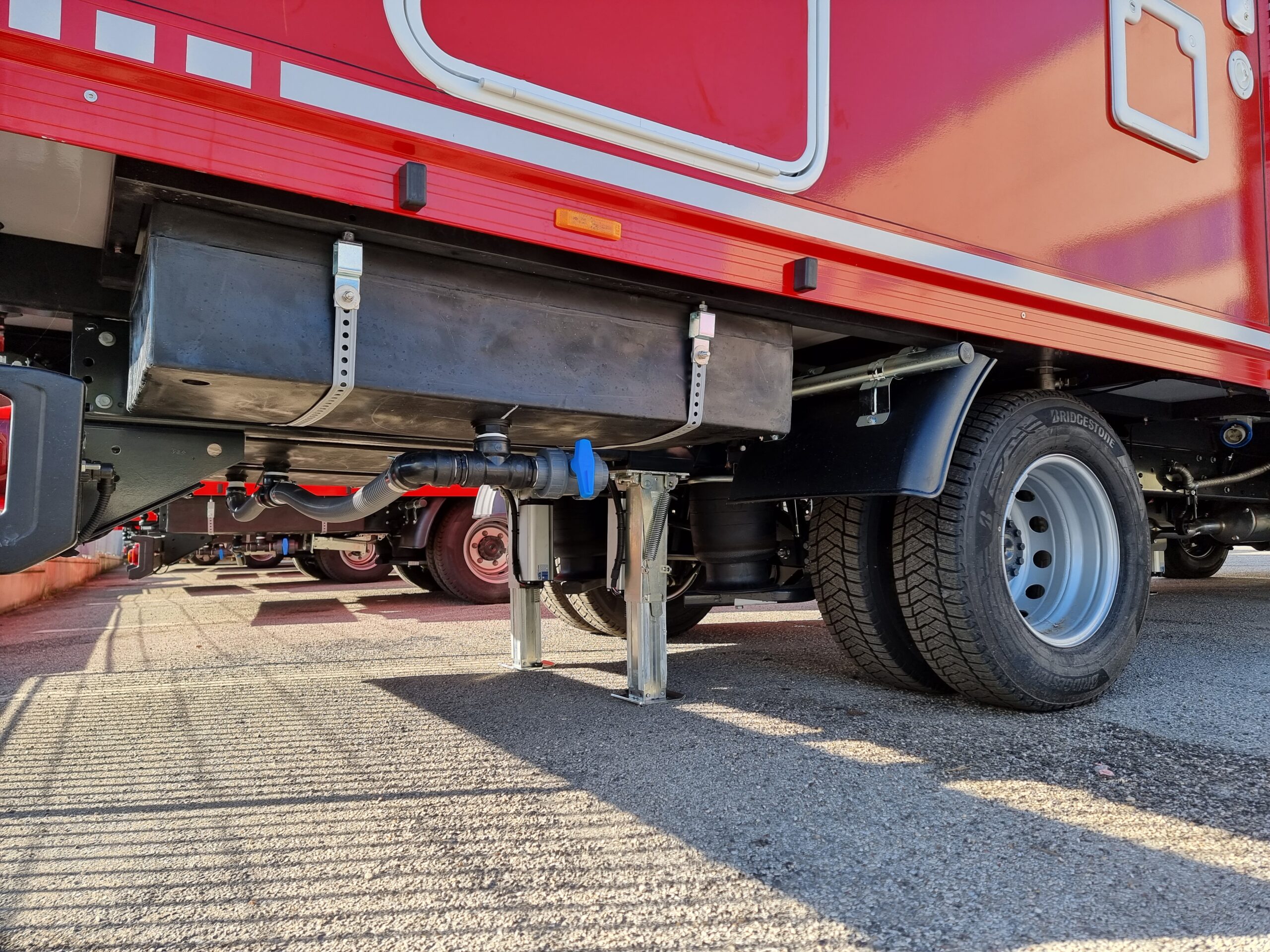 Vehicle being levelled by AutoLift system